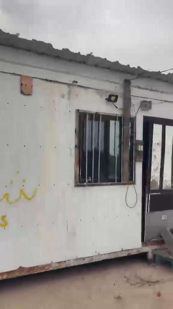 دونم للبيع
تقاصيل 
الموقع طريق الغاز مقابل شاليه خور مسافه 500 متر عن شارع
مسيج بلوك و اشجار بجانب السياج
و يحتوي على كرفان جديد غرفه صاله حمام مطبخ
كهرباء ⚡️ قويه 
بئر ارتواز ماء حلو
اشجار متنوعه
مكان آمن هادئ و معزول 
للبيع السعر 25 مليون

التفاصيل ☎️ ‭0788 577 2373
