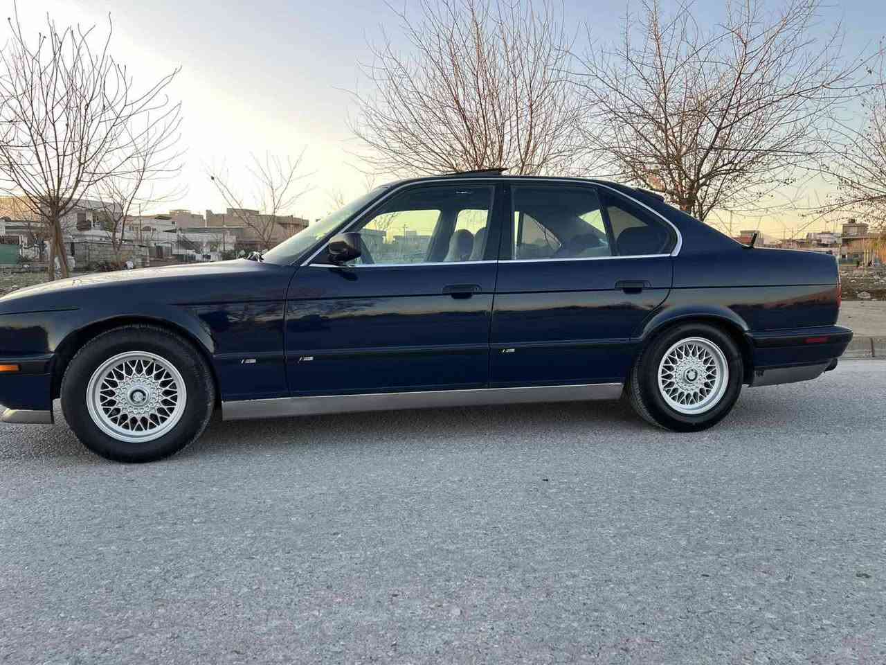 بیئێم 520مۆدیل 1992 ئاڕم پلاستیک  هەولێر ،گێڕ ومەکینە و ئەکسل بەشەرتە  سڵاید ،پێش گەورە ،گوئ بەرخ ،نرخی ٤۳ مەجال شوێن چوارقوڕنە  *********** السليمانية, العراق
