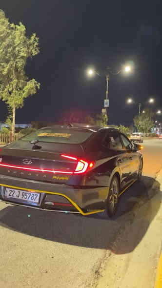 السلام عليكم من رخصة الادمان   
سوناتا 22 مراوس مراوس بـ(اوباما كلايسلر) 
ضررها قطعتين مثل ما موضح بل صور بدون ايرباك فول مواصفات ما عدا بنروما تحكمات استيرن فول حجم المحرك 2500 تنفس طبيعي يعني بانزين عادي ماشي 100mi قابل للزيادة وهذا رقمي للاستفسار اكثر 
*********** واتساب او اتصل
