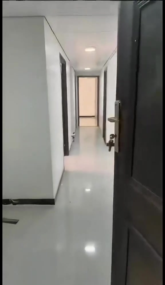 🏢 شقة راقية للبيع | المربع الذهبي - حي السلام
📍 الموقع: 
بغداد - مجمع حي السلام السكني 
حي صدام سابقا - موقع مميز وهادئ

📐 المواصفات:
المساحة: 114م²
الطابق: 3 
السند: مستقل - طابو صرف - تحويل مباشر
الترتيب: 2 غرفة نوم + 2 حمام + صالة + هول داخلي + مطبخ
ساحة خاصة: 1507م²

✅ الخدمات:
مجمع متكامل 100% | ماء + كهرباء + تبليط
قرب مدارس + روضة + حضانة + أسواق + مستوصف + بنك + صالة رياضية
بارك سيارات كبير + مساحات خضراء

💰 السعر: 165 مليون دينار | بيها مجال للطيبين

📩 للفيديو الكامل والمعاينة راسل الصفحة
نور الهدى | عقارات بغداد

#عقارات_بغداد #شقق_للبيع #حي_السلام #المربع_الذهبي #طابو_صرف


**إذا كنت صاحب هذا الإعلان وتريد حذفه لأي سبب، رجاءا أرسل رسالة إلى الدعم الفني**