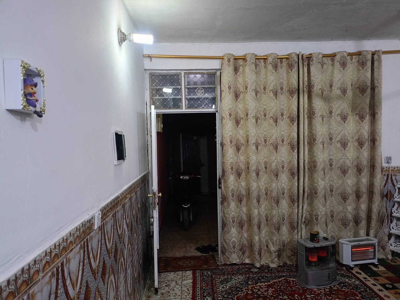 السلام عليكم بيت مساحته 120 واقع حال تجاوز بام الكبر قرب علوه زويني شارع خدمي تبليطي كهرباء مجاري بيت كامل ومكمل مسلح بيع مستعجل واستفسار على هذا الرقم بيع 35 ...***********
