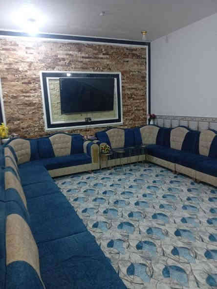 السلام عليكم
بيت للبيع في منطقه بغداد سند 25  المساحه 250 م بناء حديث
يحتوي علئ اربع غرف نوم الطابق الاول غرف 2 حمام داخلي وخارجي ومطبخ ومنور وهول واستقبال والطابق الثاني يحتوي على غرف 2
البيت كامل اي نقص مابي جيب غراضك واكعد
للااستفسار الاتصال على الرقم ***********
