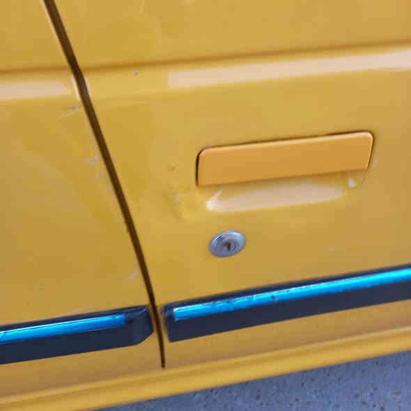 سلام عليكم بيجو بارس 2015 السياره نضيفه وحلوه نصبته تخبل بسمي تحويل ثاني يوم تدفئه تبريد كهربائيات كله شغاله ما بيه ضربه طخات بسيطه سعرهه ٤٨ بيه مجال قليل بغداد المعامل ***********
