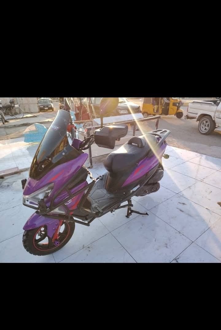 السلام عليكم دراجه ستانك موديل 2025 نضيفه الاستفسار *********** مكان ديالى
