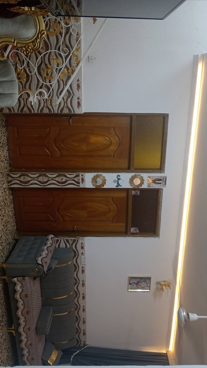 السلام عليكم بيت مساحة 200 متر 10 في 20 طابق واحد منطقة بوب الشام جنس الأرض طابو زراعي 25  للبيع خدمات كاملة للتواصل ***********
