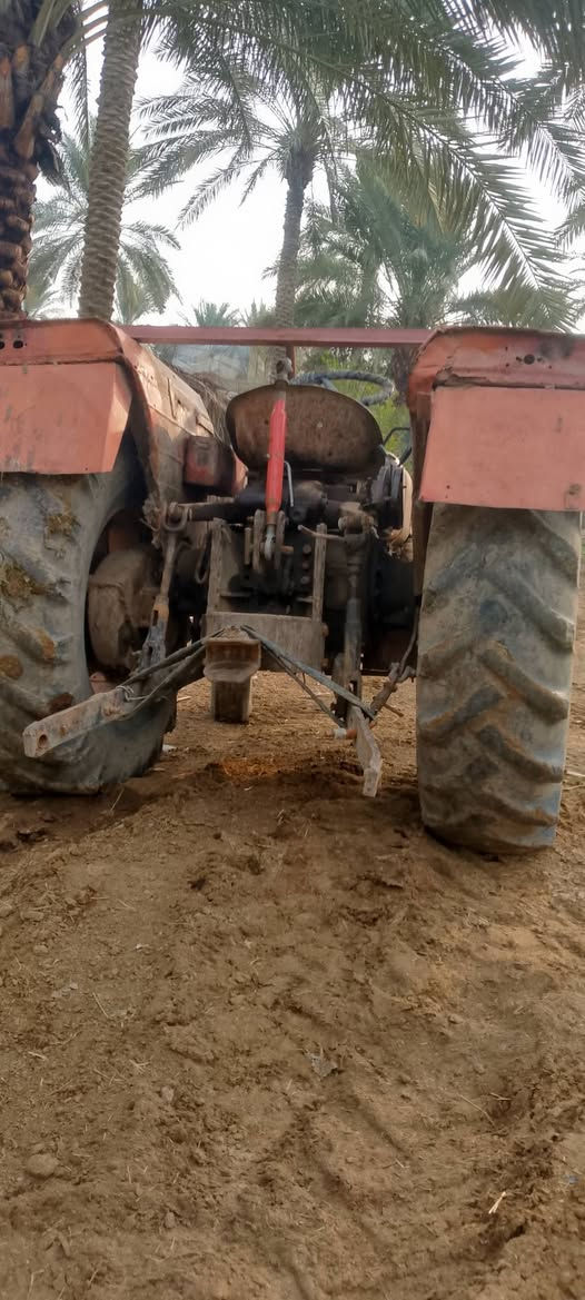 السلام عليكم عنتر للبيع موديل 85. ستيرن بور مكينه جاهزه للكراب كير محرك اكسل مكفولات خير من الله جهاز رفع فول شادله مضخه اصليه ب170 الف. بيه رقم بس ماندل راعيه.ابيعلك بدون  المكينه غراضه كامله وراه معروضه ب8500. وبيه مجال بيه نقس بس السلف شويه نوبات مايعشق ونبات نكره تجي تشوف بعينك. وتحكم. 
العنوان بابل المحاويل قريه البعلوان ***********
