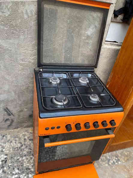 السلام عليكم للبيع زاويه تزكام صاج اصلي ضرر قليل مبين بصوره طباخ نضيف كدام عينك مابي كل مشكله كله شغال فقط هاذي الجوه اصلن هيه تنفتح بس براغيه واكه ولباقي عل فحص بيع مستعجل ثنينهن 125 بيهن مجال نجف حي الشرطه ***********
