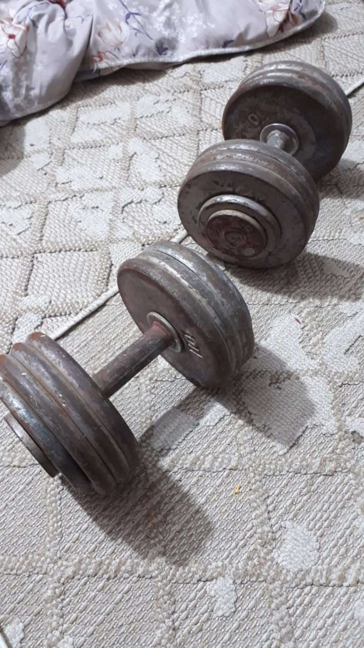 دمبلصات زوج ماركة اصلية وزن التك 35 كيلو زوج 70 كيلو سعرهن 100 ألف سعر قفل عنوان بغداد للشراي مراسلة الصفحة او الاتصال على الرقم *********** يوجد توصيل بكروة بغداد فقط
