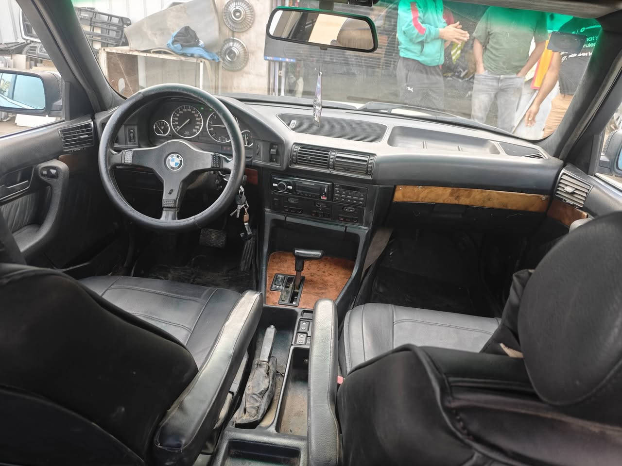 السلام عليكم 🧿
للبيعBMW 535i 
السياره بلاديه بمعنى الكلمه 
مكينه6سلندر
كيرومحرك مكفولات💎
موديل1995🚸
تحويل ثانيوم 🪩 
بدون ظربه اوخياس نهائيا
بجم عريض مري تفزيوني
غرفه جلد ميكانيك نضيفه
سلايت روف
 4 جامات كهرباء⚠️
حداديه اماميه خلفيه جديده
كهربائيات بلاد بدون جطلات
 السياره مابيه كلوب طافي كلهه شغاله
كلج مروحه راديتر حاضن جدد
ادامه كامله للمحرك من البلكات للفيتبم كله جديد 
منضومت البانزين 100‎%‎
 تخم تاير جديد باتري جديد
السياره جاهزه بدون مصرف
مكاني بغداد
السعر ٥٠$💸
***********☎️
