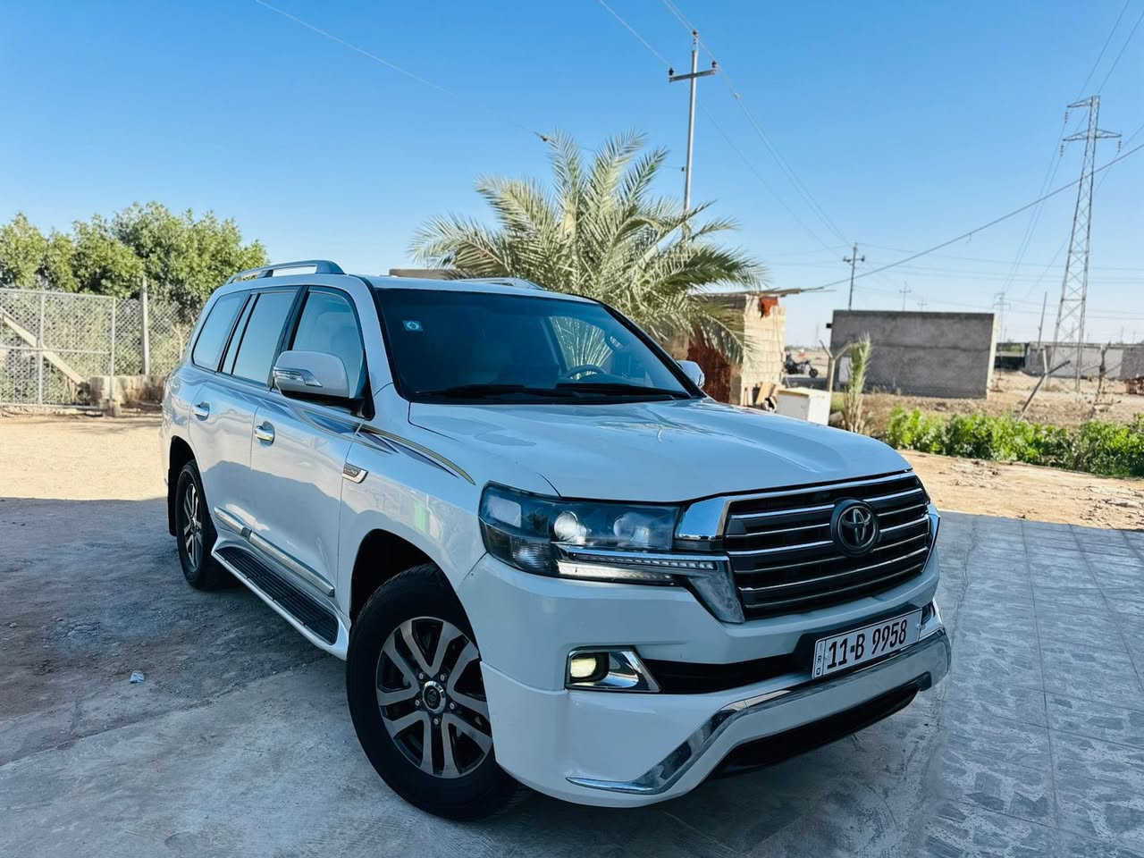 سلام عليكم لاندكروز  ١١ ستينيه معروفه مواصفات الستينيه محدثه ١٧ كامل بيهه طخه بل بجم لا لغود ولا شواطي السياره مصبوغه قطع التحديث مكينه وكير مكفولات مكينه ٦ سلندر هزه ورقم جديد رقم دولي السعر ٢٧٥ وبيهه مجال قليل غير متواجد على الفيس مكاني بغداد ***********  👍***********
