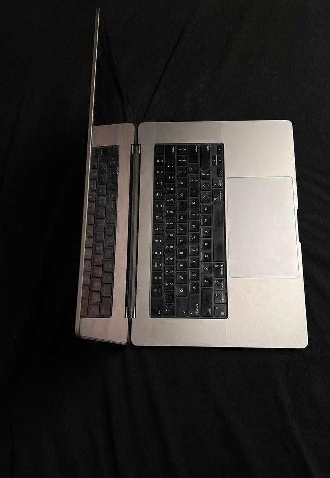 ماك بوك M1 Max
1 تيرا 

ذاكرة عشوائية  32G
حجم الشاشة 16 انج

السعر مليونين و100 الف

***********
