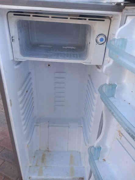 ثلاجه للبيع صناعه هندي نضيفه وشغاله وماطور وغاز جديد للإستفسار اتصل *********** كربلاء
