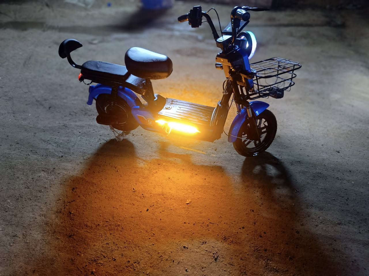 سلام عليكم موطور شحن حجم 14 صارله شهر ونص بعده جديد عل فحص بطاريات بعدهن جدد اخذته 375 عارضه 300 وبي مجال مكاني فلوجه شهداء يم مطبخ خيرات كل نقص مابي


**إذا كنت صاحب هذا الإعلان وتريد حذفه لأي سبب، رجاءا أرسل رسالة إلى الدعم الفني**