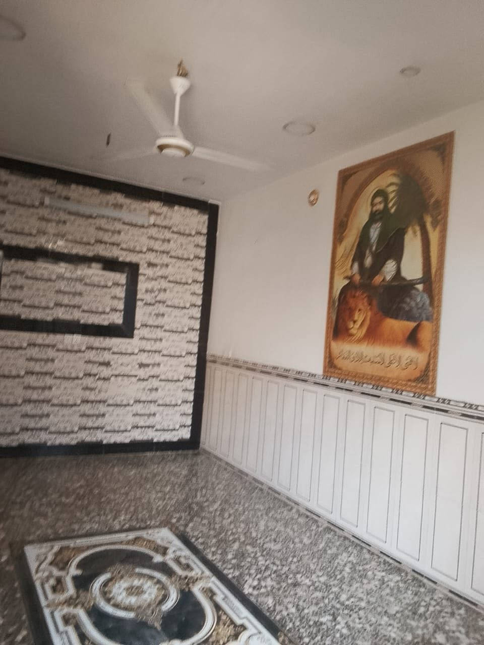 السلام عليكم دار لبيع 150م طابقين بناء حديث 
الحسينه الراشديه لمخابرات شارع ابو عمر سعر خاص 
***********
