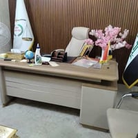 ميز مكتبي • مكتب