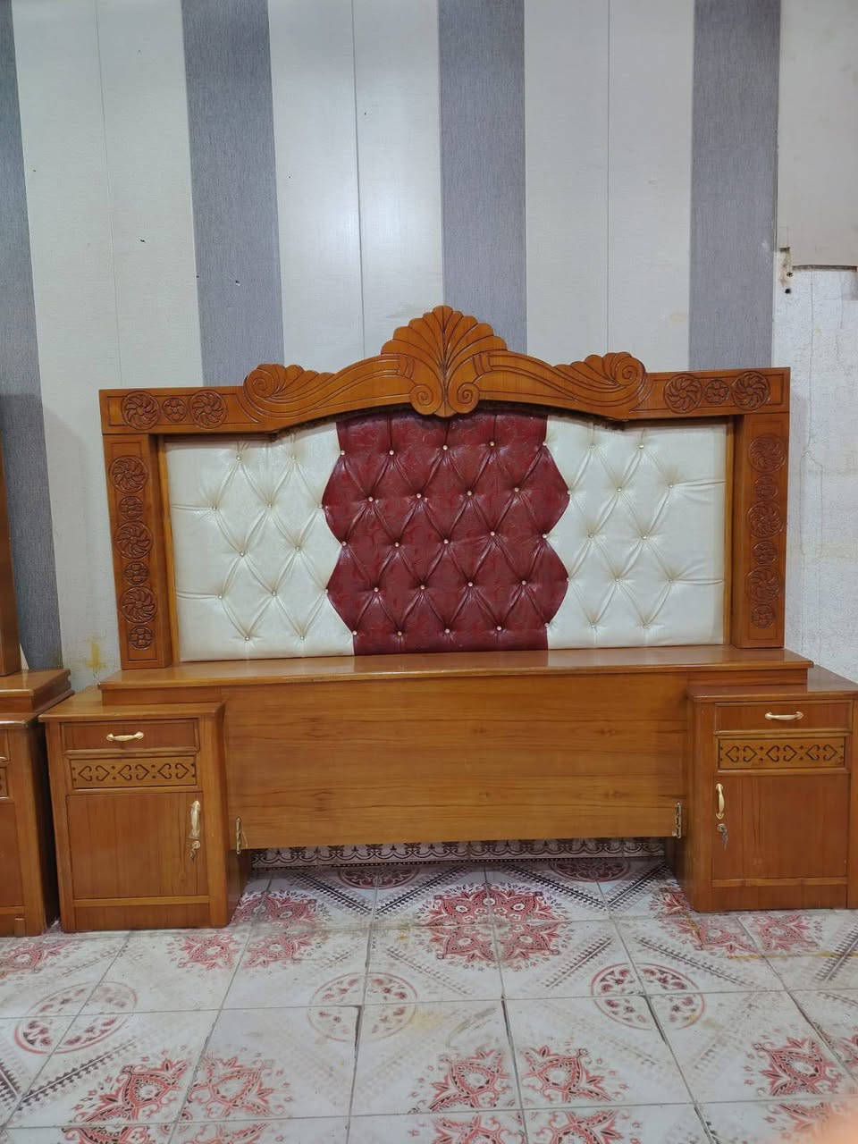 سلام عليكم غرفه ام سته باب طابقين تزكام توب داخل وخارج صاج خمسه ملم ظهر جرجوبه شد برغي شغل جاوي نظافه فول توج مسرح حديث زاويه طابقين بارتفاع الكنتور العنوان ميسان حي العامل قرب صيدليه ومجمع الشاكرين رقم الهاتف ***********بي وتساب عمارة, ميسان
