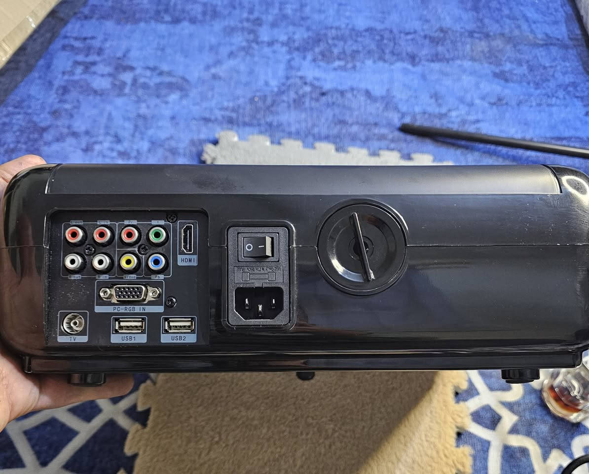 حجمه كلش كبير 
جهاز عرض داتا شو من ماركة  جهاز عرض DBPOWER ع
المواصفات
السطوع: 2800، 2800 لومن
نسبة التباين: 2500:1
الوزن: 3.5 كجم
الدقة: 1280 × 800، مع دعم فيديو 1080P، 800 × 1280
مسافة الإسقاط: 1-5 أمتار
المصباح: LED
العدسة: عدسة تكبير بصري
رقم الطراز SV-228
حجم العرض: من 30 بوصة إلى 150 بوصة
نسبة العرض إلى الارتفاع: 4:3 / 16:9
مدخلات الفيديو: HDMI / VCD / DVD / VGA / S-Video
حجم المنتج: 328 × 260 × 118 مم
وزن المنتج: 3.4 كجم/قطعة
 تفاصيل التغليف:

جهاز عرض LED للمسرح المنزلي SV-228
32.8 × 26 × 11.8 سم
4 كجم
السعر 80الف يتوفر توصيل


**إذا كنت صاحب هذا الإعلان وتريد حذفه لأي سبب، رجاءا أرسل رسالة إلى الدعم الفني**