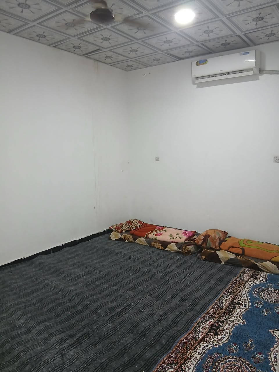 بيت طابقين بسم عراقي سند ٢٥ بناء شخصيه ٤ غرف الفيروزيه شارع ٧ منطقه هادئه ***********
