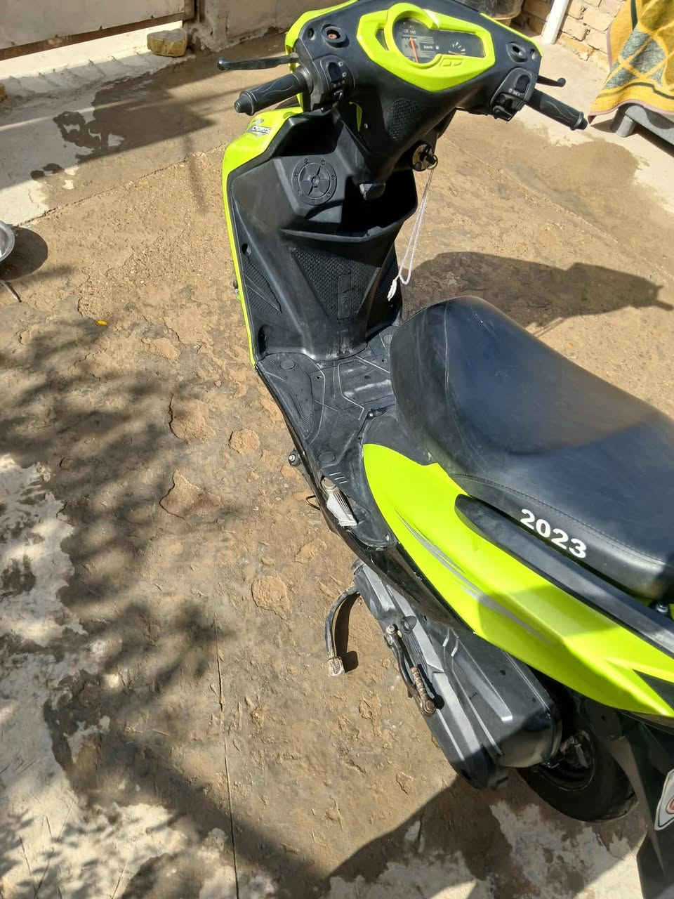 سلام عليكم  سكنس للبيع  كلشي شغال من التاير للتاير. صارلهه شهر طالعه رنبه اليريده بي خير ويتدلل  ***********
