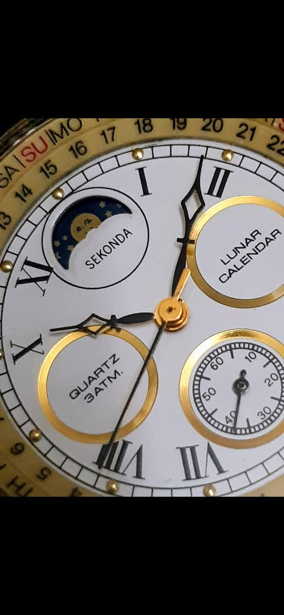 تحية طيبة
#Sekonda_Lunar_Calendar_Vintage_Axcess_Sport_CALENDAR_MOON_PHASE_QUARTZ_MENS_GOLDEN_BROWN_DRESS_WATCH.
#سيكوندا
كوارتز إنتاج الثمانينات الاتحاد السوفياتي القديم فنتج .
ساعة كلاسيكية تتميز بمؤشر لاطوار القمر التقويم القمري ونظام التقويم المحيطي حيث يحيط بالقرص أطاران داخليان يدوران٠ لعرض ايام الأسبوع والشهر بالكامل .
مع سنتر ثواني منفصل وأرقام روماني وعقارب كلاسك .
القطر 37mm
ملم . نظافة ممتازة جدا جدا .
الشحن والتوصيل متوفر لكل مكان ان شاء الله . التواصل والحجز خاص لطفا .


**إذا كنت صاحب هذا الإعلان وتريد حذفه لأي سبب، رجاءا أرسل رسالة إلى الدعم الفني**