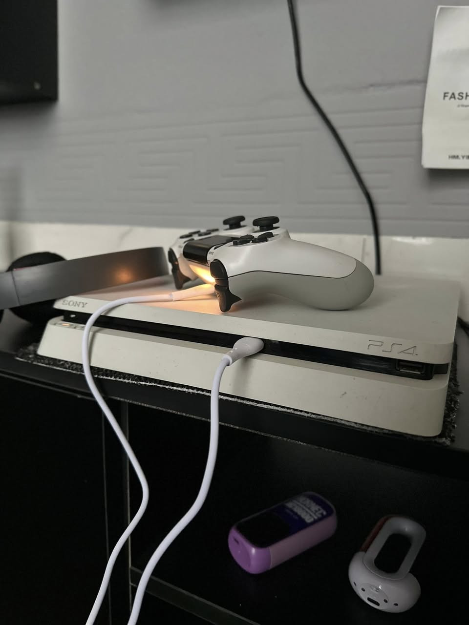 سلم مهكر
نظام : 11
سعر 300
ملحقات كامله 
يده كارتونه والوايرات 

توصيل 5 موجود 
رقمي ***********
او ماسنجر
