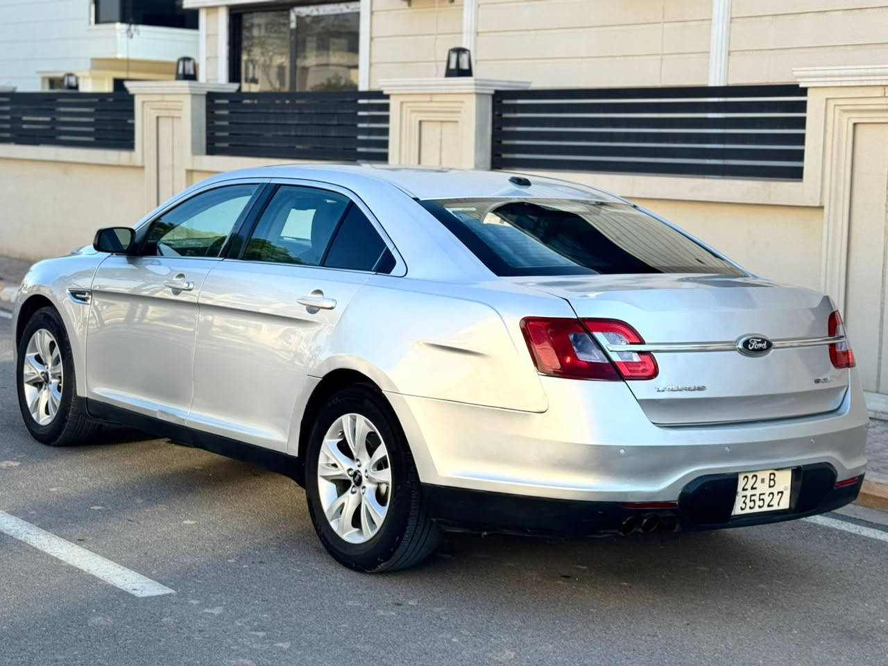 السلام عليكم للبيع فقط
فورد تورس 2010 امريكي  
#السعر ( 89 ) $ ورقه
للاتصال ***********
بيه جاملخ وصندوك صبغ 
والسونار مرفقه
 مواصفات SEL
محرك V6 ممفتوح
دواخل جديد
 حجم محرك 3500 
كير محرك بشرط
كشنات كهرباء     
وثبيت سرعه
لايتات زنون
تحكمات استيرن
صدر امامي خلفي جديد
طخم تايرات جديده
شرط غرامة و تحويل 
رقم اربيل جديد
 سنويه  لحد 2027
عنوان ديالي خانقين
