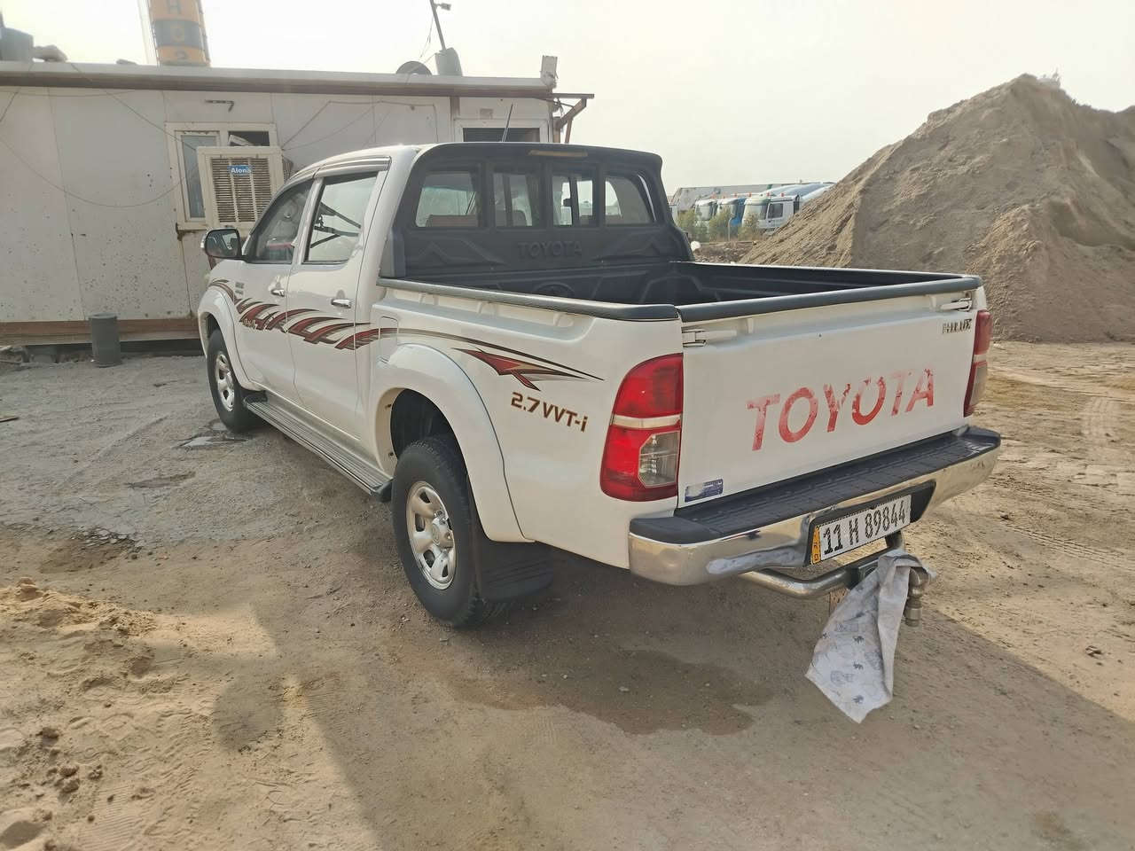 البيع تويوتا هايلوكس 14 مكفول كفاله عامة مكاني بغداد ***********
