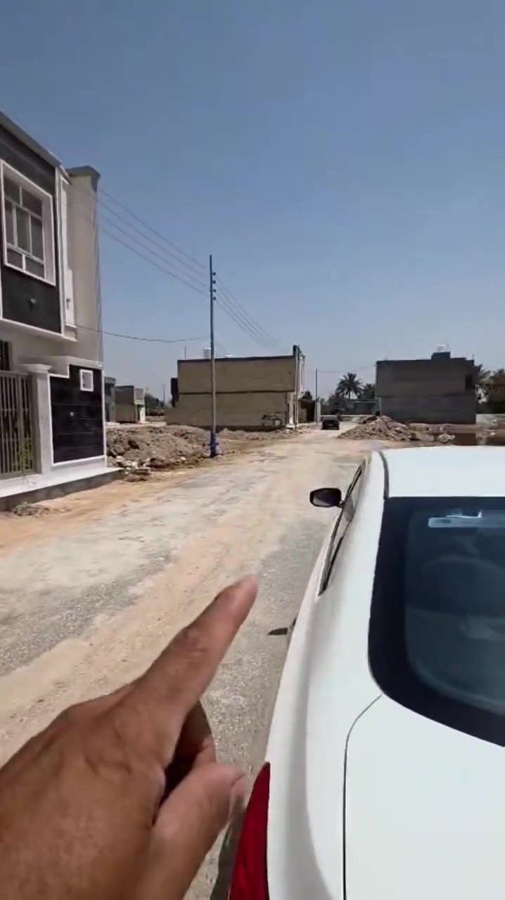 بسم الله الرحمن الرحيم بيت 🏠 للبيع مو اجار
بيت ٥٠متر طابق ونص طابوك  
 جميع الخدمات متوفره ماء كهرباء مجار
موقع حي جامعة يبعد عن حولي أبو مهدي 1️⃣ كيلو

يبعد عن الامام 4️⃣كيلو يصلح حسينيه للزوار او سكن سند 25 قرار محكمه 
للاستفسار الاتصال على الارقام التالية
*********** واتساب.  
*********** منذر الدفاعي
