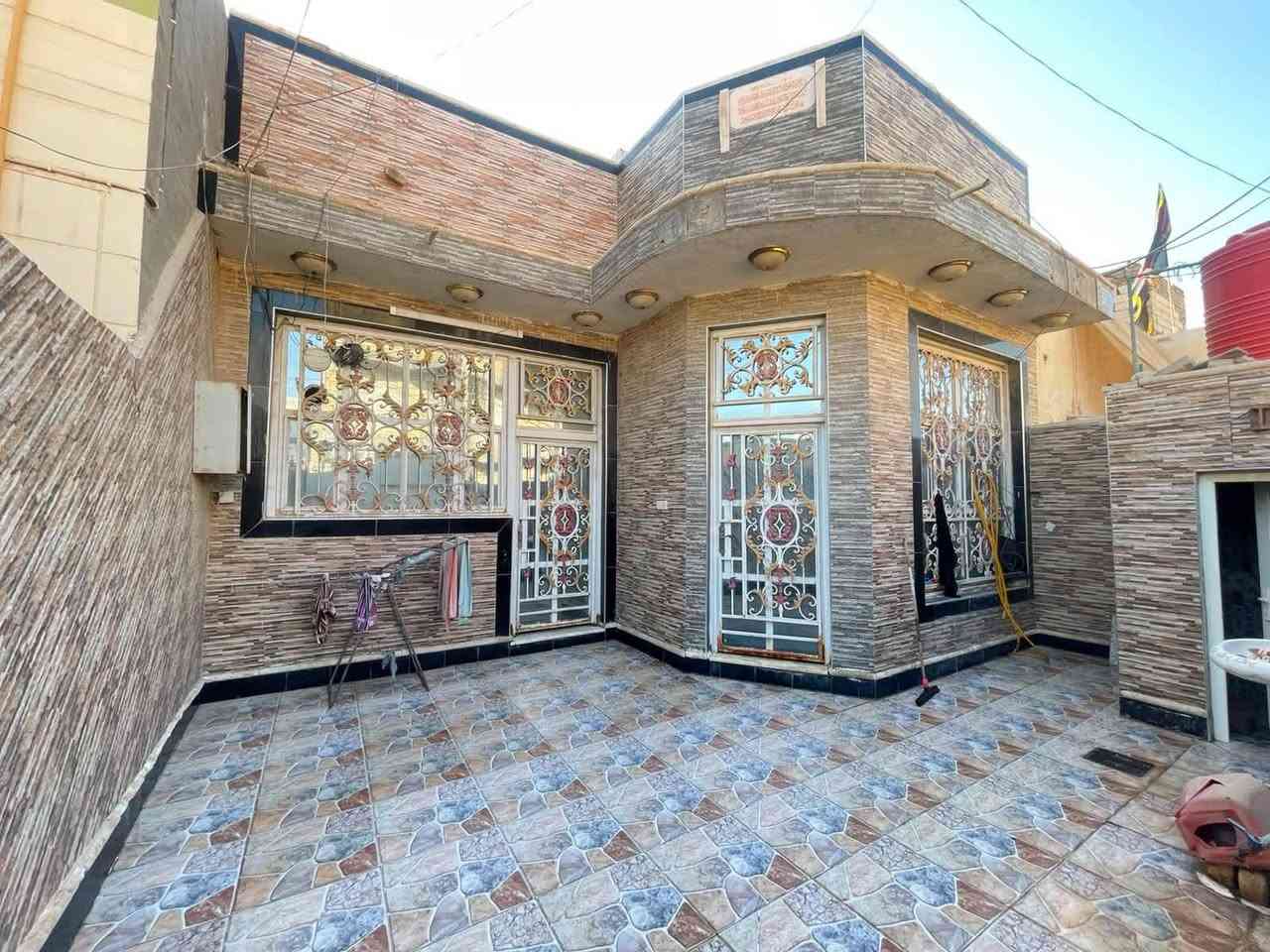 دار سكن للبيع
طابو صرف ديوانية
حي الوحدة 4
خلف الشارع العام السايدين 
قرب مدرسة زينب (ع) 
المساحة 150 M الواجهة 7.5 M
بناء حديث درجة اولى
طابقين الاول مسلح والثاني عگاده 
يحتوي على... 
غرف النوم عدد 2 / أستقبال / صالة عدد 2 
مطبخ / مجمع صحي عدد 2 / گراج سيارة
الارضية مرمر درجة اولى 
                       مراجعة
مكتب مهدي العتابي للعقار ديوانية الجزائر مقابل فندق برج الامراء للاستفسار
*********** مهدي العتابي 
*********** حيدر الفتلاوي
***********
