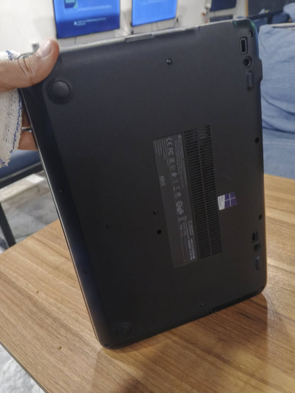 للبيع لابتوب Hb
كوراي 5 جيل 6
ذاكرة 226 ssd
رام 8
لابتوب  نظيف وكلشي ما بيه 
شحن ينطي ساعة وربع تقريبا 
السعر 180 
رقمي ***********
