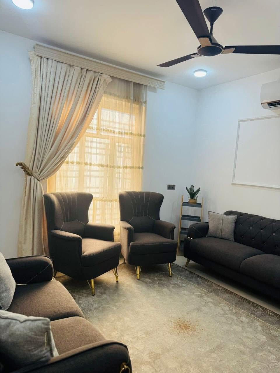 🛑 دار سكني  للبيع 🛑 
المنطقة :  حي الحضاره   🚩 
اقرب نقطه ؛منطقه النسر
المساحه :  105✅  ركن

التفاصيل :  طابقين كونكريت مسلح بناء حديث
    
الطابق الاول🛑 غرفة وصالة ومطبخ  وصحيات داخليه وخارجيه وستقبال 
الطابق الثاني؛غرفتين وصاله وسطح

للاستفسار 
     مراجعة مكتب رسول الوزني للعقار  
الديوانية . حي الحضارة بداية شارع اسواق طيبة
 للمعلومات ولمزيد من التفاصيل ⬇️
       مراسلة الصفحة  
      او الاتصال
***********
