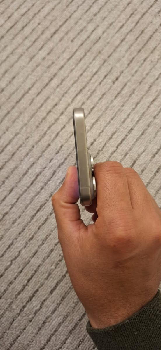 ايفون 15 برو ماكس لون تيتانيوم مابي اي شخط شرق اوسط ما مفتوح  وتر ذاكرة 256 بطارية 86 اصلي مامبدل بي اي قطعة كارتونه الاصلي موجود السعر مليون و25 الف رقم *********** البصرة
