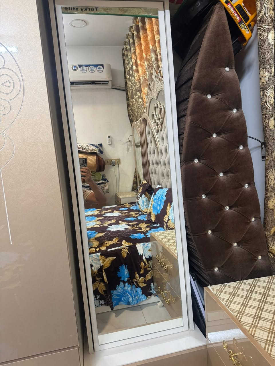 سلام عليكم غرفه تركيه للبيع مستعمله السعر 750 ألف وبيه مجال للاستفسار التواصل ***********
