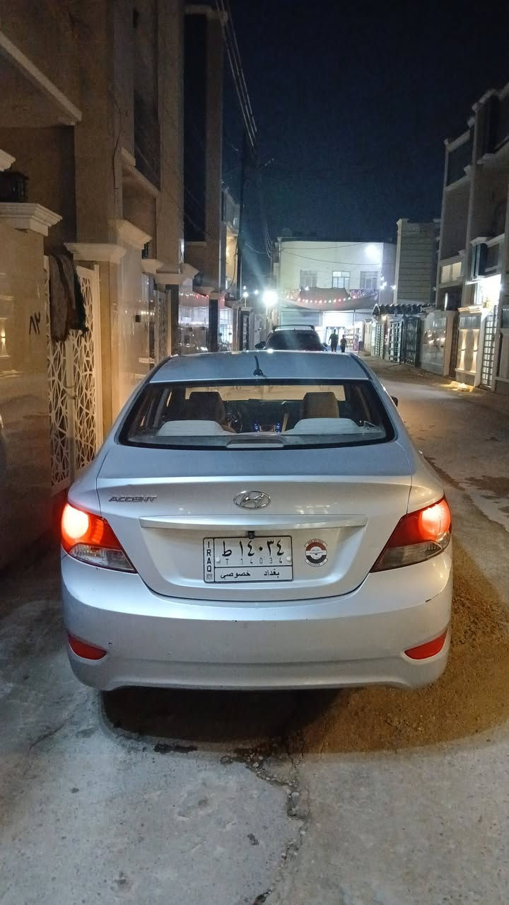السلام عليكم اكسنت مديل ٢٠١٧ خليجي  ١٤٠٠  كفولة من الصبغ كير محرك تبريد كله مكفول  رقم بغداد 
مكان السيارة بغداد الشعب  السعر ٩٠ //// متواجد ب خاص رقمي***********
