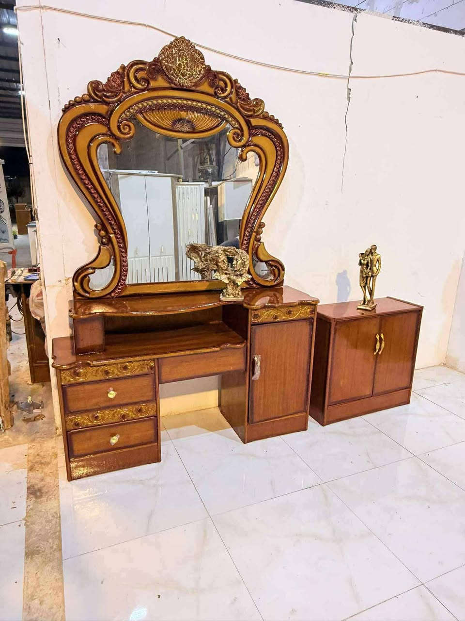 غرفه عراقيه مستخدام
نضافه 90
ضخمه6ابواب ملحق 
موديل حديث 
سعرها /700
نقل وشد مجانأ لكل مناطق بغداد 
شغل وصط


**إذا كنت صاحب هذا الإعلان وتريد حذفه لأي سبب، رجاءا أرسل رسالة إلى الدعم الفني**