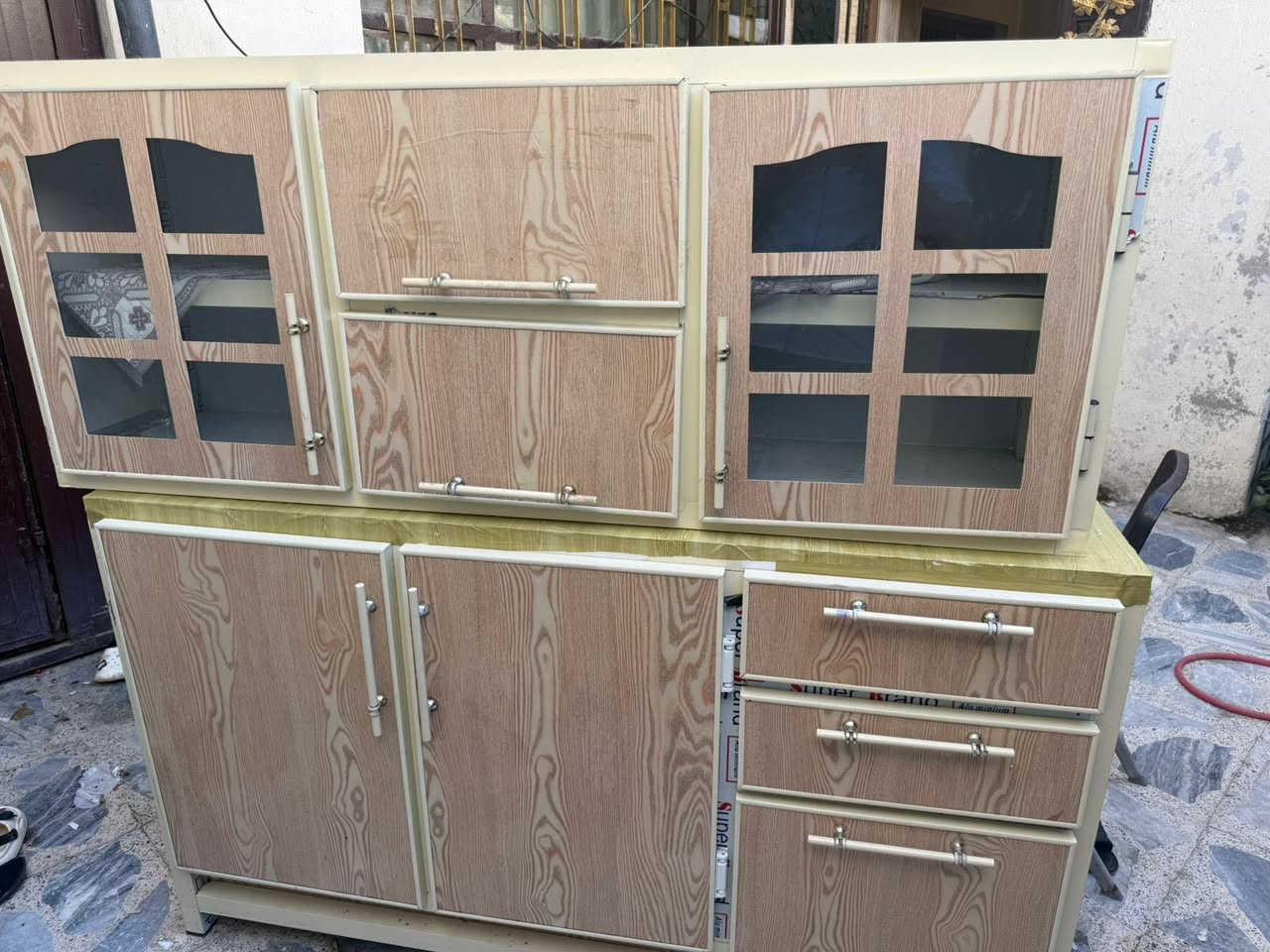 كاونتر وملحق للبيع مكاني بغداد الحرية 
رقم ***********
