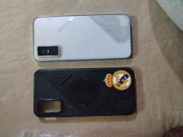 سلام عليكم جهاز انفنكس gt30pro 

يدعم شريحه وحده 
الذاكرة 256
يدعم led الوان بيه  تلاث اشكال ولاكن لون واحد 
شاشة 140هرتز 
ويا شاحنه  الاصليه 40 watt
وسماعته الاصليه 
وباكيته
وكفر 
يدعم الشحن الاسلكي 
كامير 108بيكسل وفديو 4k
بي شفتات مال العاب 
جهاز قوي كاستخدام يومي والعاب 
السعر 310 وبي مجال بسيط  
العنوان شهداء البياع تواصل واتساب ***********
