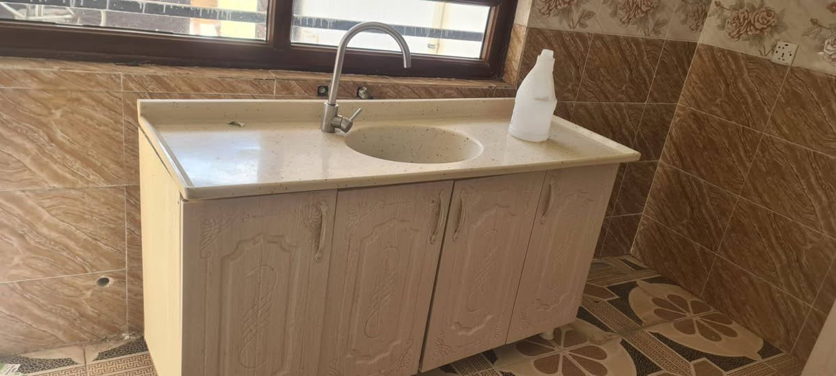 كاونتر بالون بريس ضد الماء
5 مترات مع سنك مرمر طبيعي 
كاونتر بحالة نضيف جدا 90%
مستعمل قليل سبب البيع انتقال إلى غير بيت
سعر 350 وبيه مجال قليل جاد في شراء
ارجو يتصل ***********
