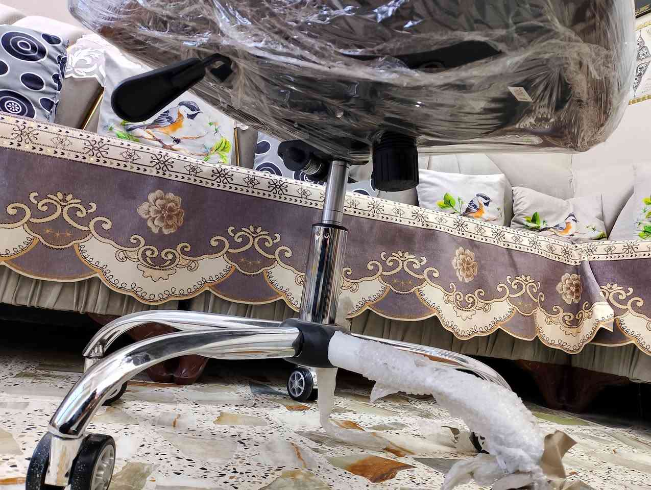 كرسي مكتبي عالي محسن درجة اولى ما مستعمل جديد للبيع السعر 110وبي مجال ***********
