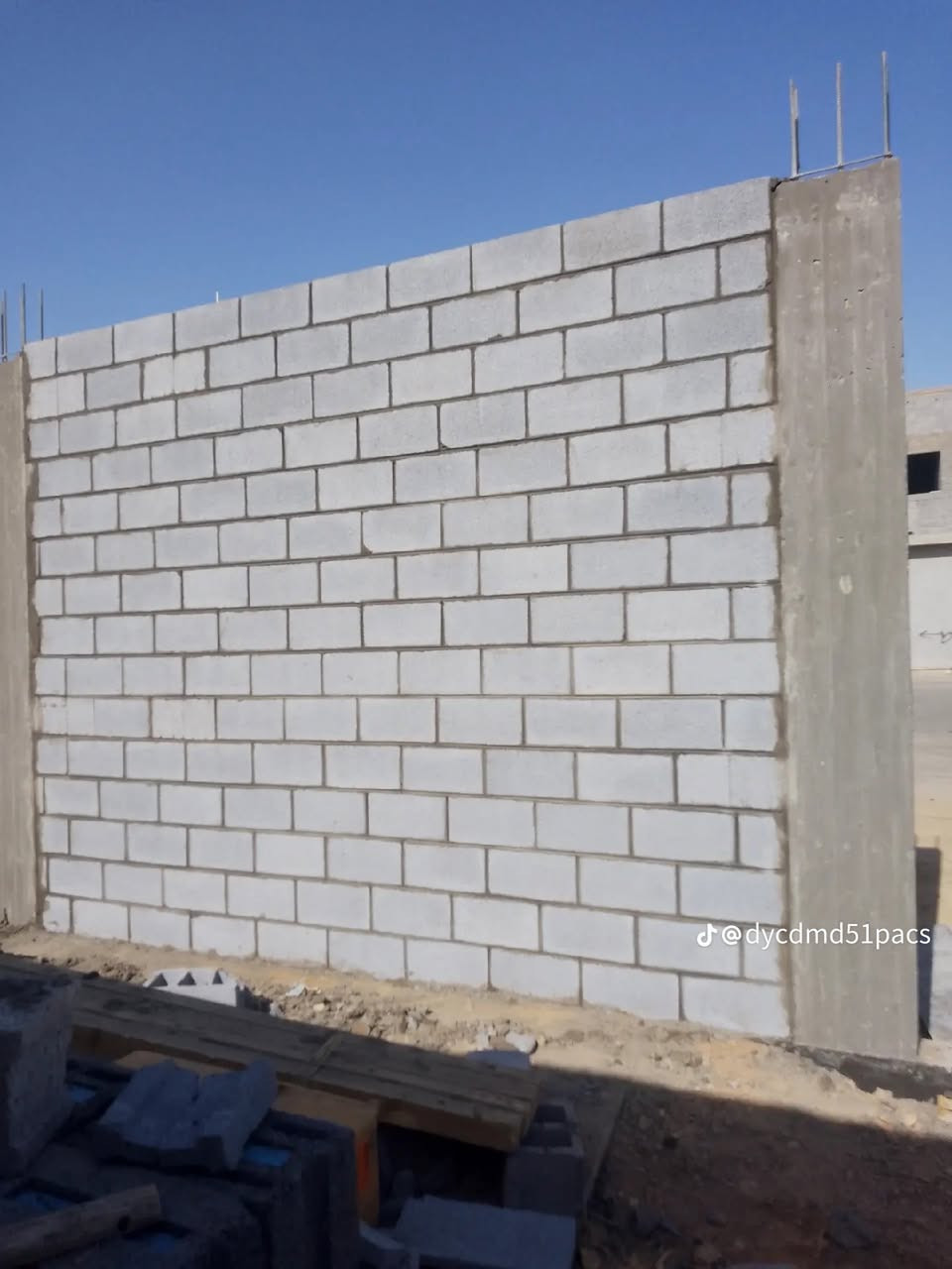 سلام عليكم بناه بلوك وحجرمستمرين وياكم الحجز على رقم ***********
