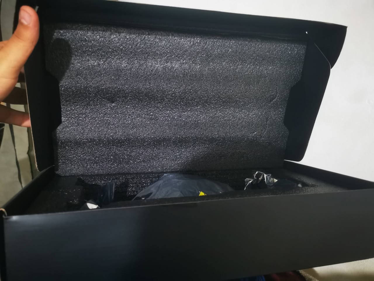 للسلام عليكم كارت 9070xt 16gb 3fan كلشي موضح بالكارتون نظيف كلش استعمال شهرين او اقل ميصعد فوك ال64 درجة الحرارة السعر 1٫075٫000 وبي مجال سبب البيع اكيد الكهرباء وظيمها للتوصل هنا او واتس ***********
