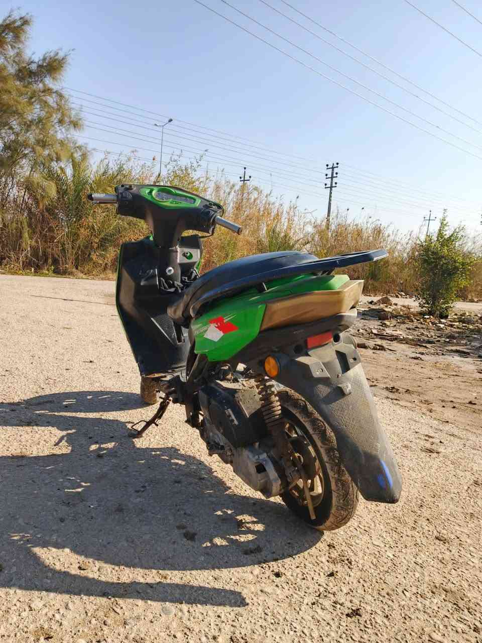 السلام عليكم للبيع فقط سكنس محرك ماكس كهربائيات كامله كلشي بيها شغال ما عدا السلف شرط هندر واحد لا غير سرعه فول السعر 250 الف وبيها مجال للشراي المكان بصره الدير رقم الهاتف*********** واني خادم
