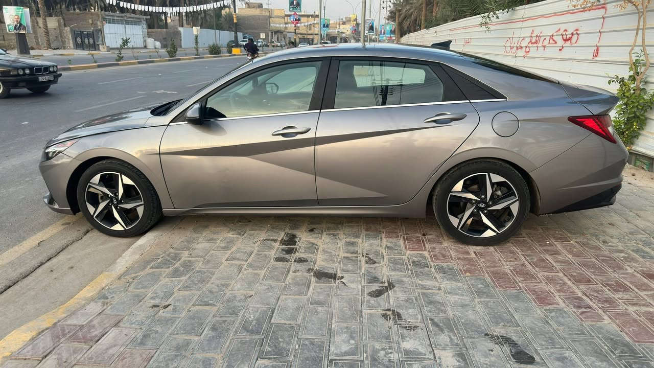 ١- النترا موديل 2023 فول لمتد  رقم كربلاء حرة
٢- حجم المحرك ٢٠٠٠ دوش 

٣- فتحة سقف 

٤- بصمة 

٥- تشغيل عن بعد 

٦- دخول ذكي 

٧- إشارة ترحيب عند الاقتراب 

٨- كشنات جلد تدفئة تبريد بالكشن 

٩- شاحن واير لس 

١٠- تبريد منفصل 

١١- رادار امامي 

١٢- رادار خلفي

١٣- رادار جانبي نقطة عمياء 

١٤- مانع تصادم 

١٥- توقف ذاتي 

١٦- تحديد السرعة 

١٧- تحديد المسار 

١٨- قيادة آلية 

١٩- سايد بريك دكمة 

٢٠- اوتو هولد Auto Hold

٢١- دخول ذكي 

٢٢- إشارة ترحيب عند الاقتراب 

٢٣- صندوق Auto يفتح عند الاقتراب منه 

٢٤- لايت اوتوا تشغيل حسب الوضع إذا كان ليل او ظلام قوي 

يشغل العالي 

٢٥- ثلاث وضعيات للقيادة (عادي ، طبيعي ، ذكي ) 

٢٦- شاشة كبيرة لمس بحجم 10.25 تحتوي على بلوتوث واتصال لاسلكي ونظام الملاحة (الخرائط GPS) 

٢٧- تحتوي على أندرويد وابل كار باي 

٢٨- شاشة القيادة دجتل تتغير مع وضعية القيادة 

٢٩- نظام الصوت بويز Bose يضم ٨ مكبرات للصوت عالية الجودة 

٣٠- صدوق ذكي عند الاقتراب 

ويوجد فيها الكثير من الموصفات الأخرى

السعر 160 وبيها مجال 

***********
متواجد خاص ايضا
