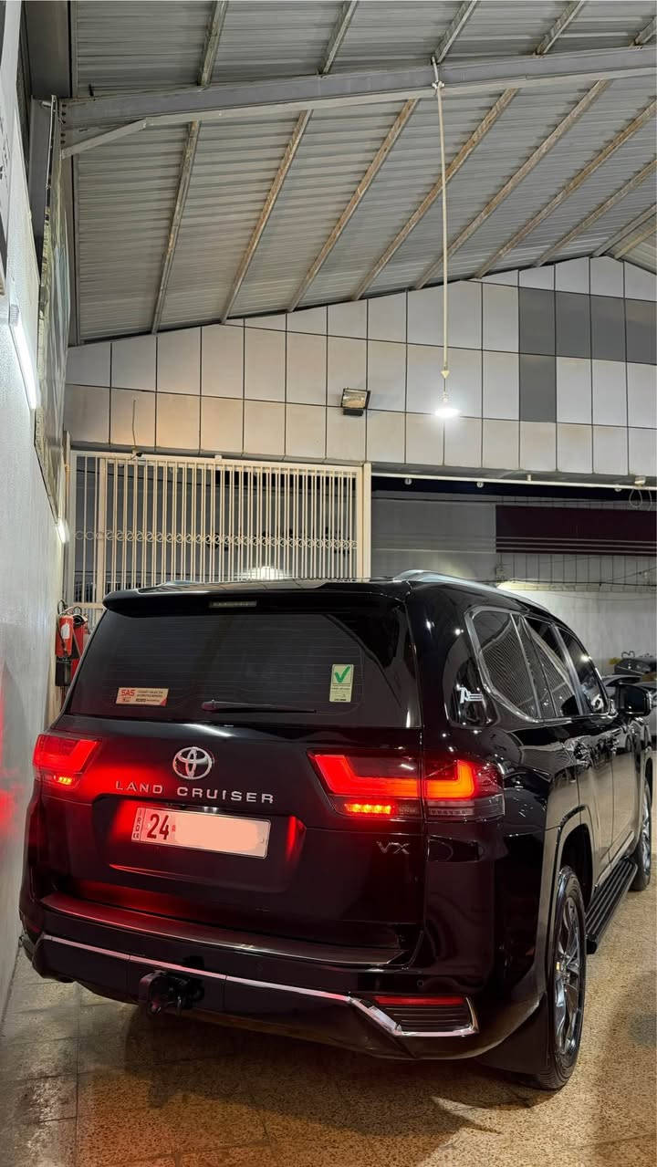 Land Cruiser 2022. V6 VX  (SAS)

تويوتا لاندكروزر ساز 2022 
المواصفات ڤی ئیکس (VX) 
* العداد ( 120 الف كم)
* ضمان تويوتا العراق ساز شاشات تطبيق
* ﻿﻿اللون : اسود
* ﻿محرك 6 سلند 
* ﻿﻿بصمة تشغيل عن بعد
* ﻿﻿بصمات ابواب
*شاشە دیجتل 
* ﻿﻿فتحة سقف (سلايت)
* ﻿كشنات جلد بيجي
* ﻿﻿كراسي كهرباء
* ﻿﻿تبريد كشنات 
* ثلاجة وسطية
* جنطة كهرباء
* شاحن وايرليس
* حساس امامي خلفي
* مري طي كهرباء 
وباقي مواصفات VX
سعر: ($615)
مكان السيارة  (اربیل)
رقم صاحب السيارة 9009 660 0770 -6956 716 0750 أربيل, العراق
