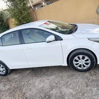 كورلا 2015 رقم بغداد بأسمي  مكفولة  حدادية جديدة تخم تاير   او بيهه مج...