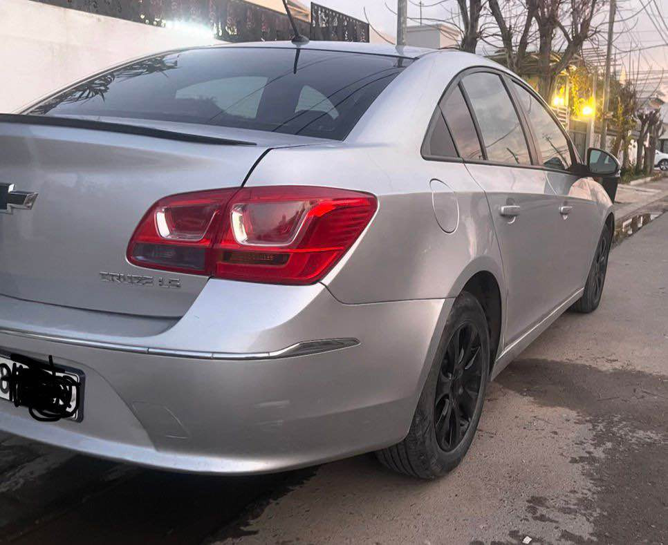 شۆفەلێت کروز مۆدێل ٢٠١٧ وەکوپارچەکان ٤رپارجە  ٢دەرکەو ٢چامرغ بێژۆرێو بێ ێرباگ جەمپەکی زۆۆر خەفیفی 
پشتەوەی هەیە گێرو مەکینە بەشەرت (نرخی ٨٨وەرەقەو کەمێک مەعە مەلە) ژ.*********** أربيل, العراق
