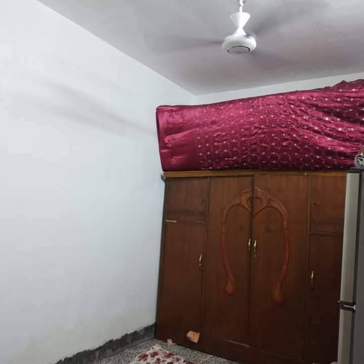 السلام عليكم دار للبيع م٧٥ بناء كامل غرفه حولي ستقبال مطبخ حمام داخلي حمام خارجي كاشي مي مجاري كهرباء كامل عوزه ستاره وبيتونه بس البيت توني باني موقع السكلات ال١٢ على شارع الحشد ثاني قطعه عن تجارب المربع المقابل المنتزن الجديد 
السعر 38_/***********
