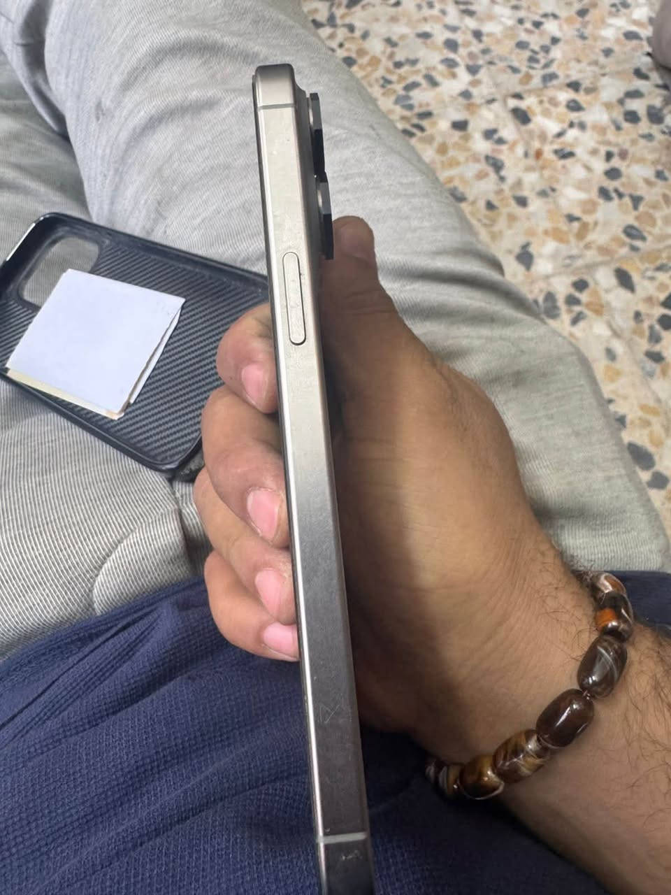 السلام عليكم
ايفون ١٥ برو ماكس الجهاز مكفول من كلشي ماستر 
البطارية ٨٩ 
الكيبل الاصلي مال الجهاز وياه 
سعره مليون او ٥٠ مكانه بغداد الكمالية 
***********
