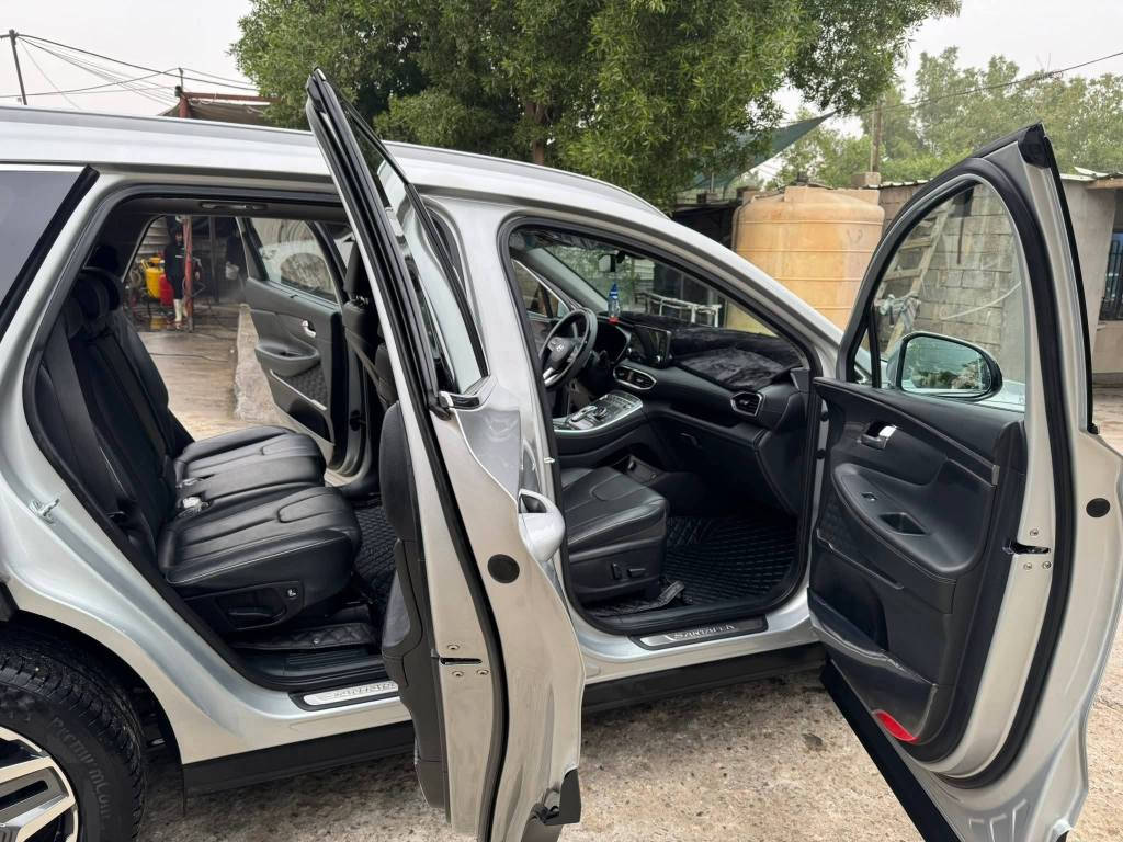 السلام عليكم للبيع هونداي سنتافي ♕2023♕ خليجي تحويل مباشر

فول موصفات 
داخل جلد اسود بلادي
4 كامرات 
3 قطع تبريد 
7 راكب 
محرك 6 سلندر 
ماشية 23 الف
بصمه تشغيل عن بعد كشنات كهرباء السيارة جديدة بمعنى الكلمة

السعــر 277$

موقع السيارة بغداد الدورة او الجادرية

للأستفسار الاتصال 
***********
*********** بغداد, العراق
