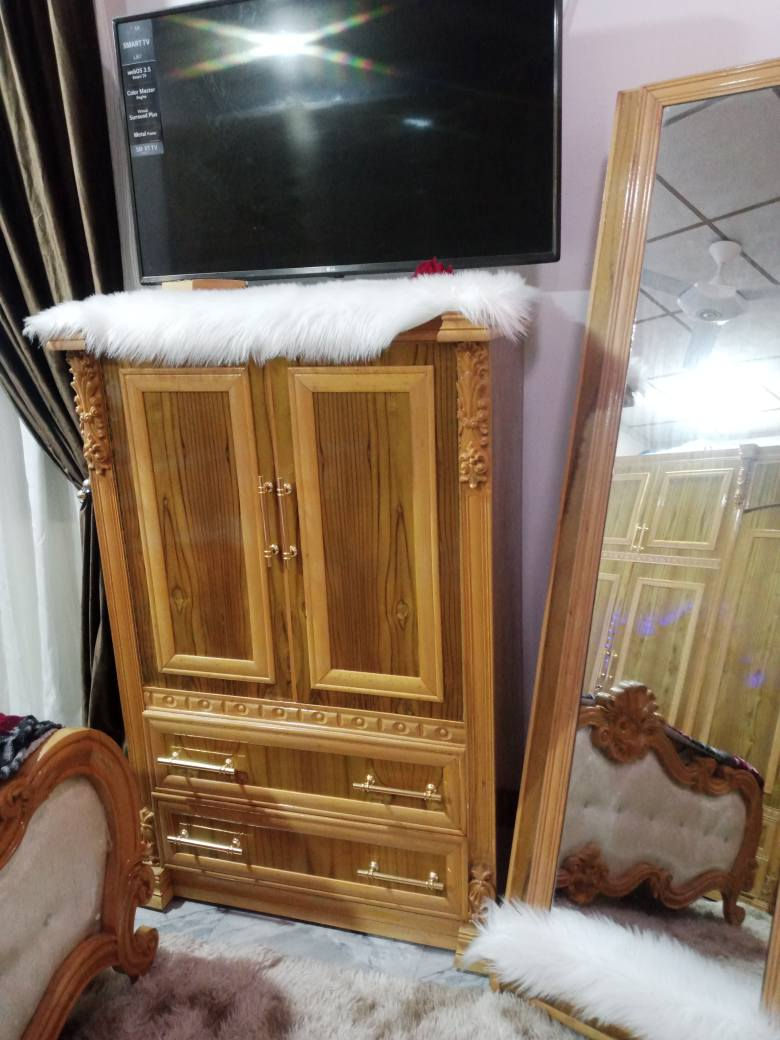 للبيع غرفه تفصال جديده شهرين صارلها فقط خدش مابيها استفسار
واتساب ***********
